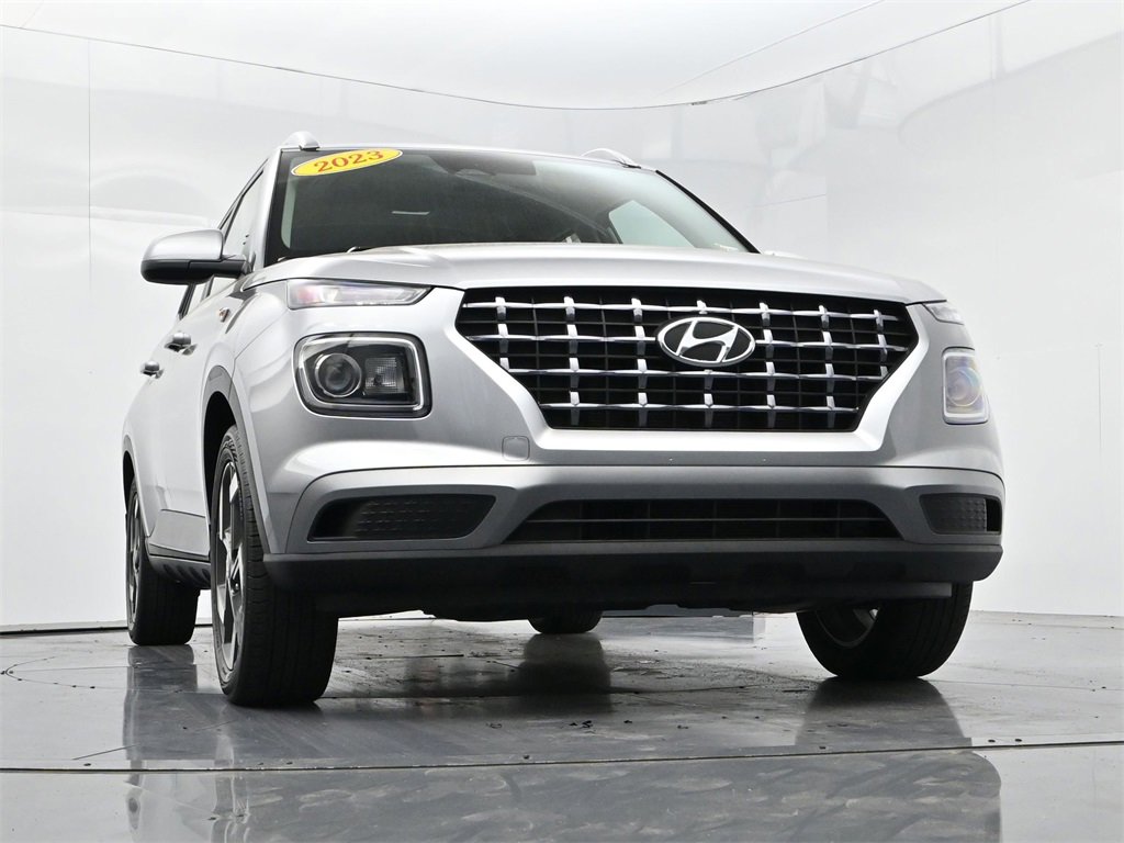 Used 2023 Hyundai Venue SEL image 30
