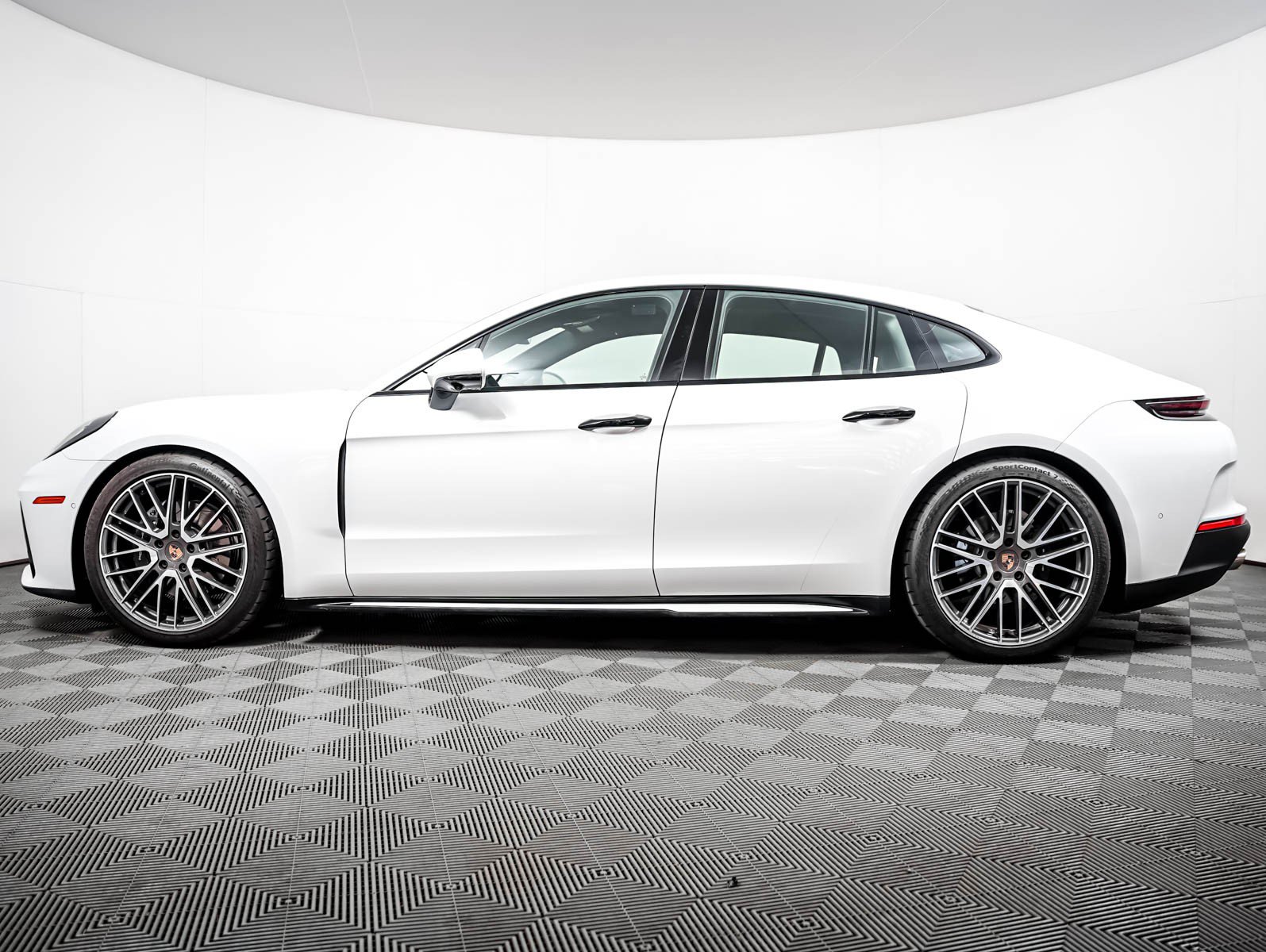 Certified 2024 Porsche Panamera RWD image 2