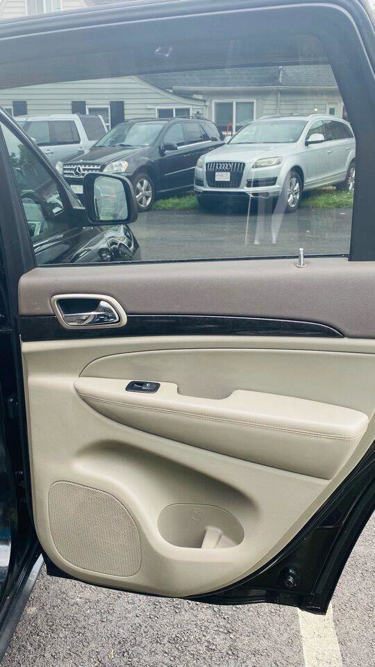 Used 2011 Jeep Grand Cherokee Laredo image 19