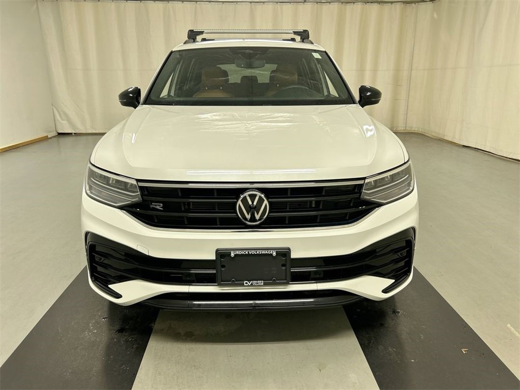 Used 2023 Volkswagen Tiguan SE R-Line image 3