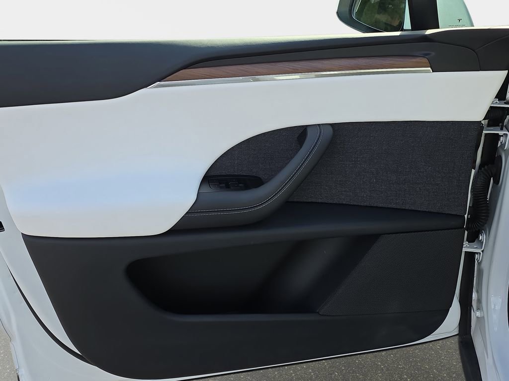 Used 2023 Tesla Model X image 32
