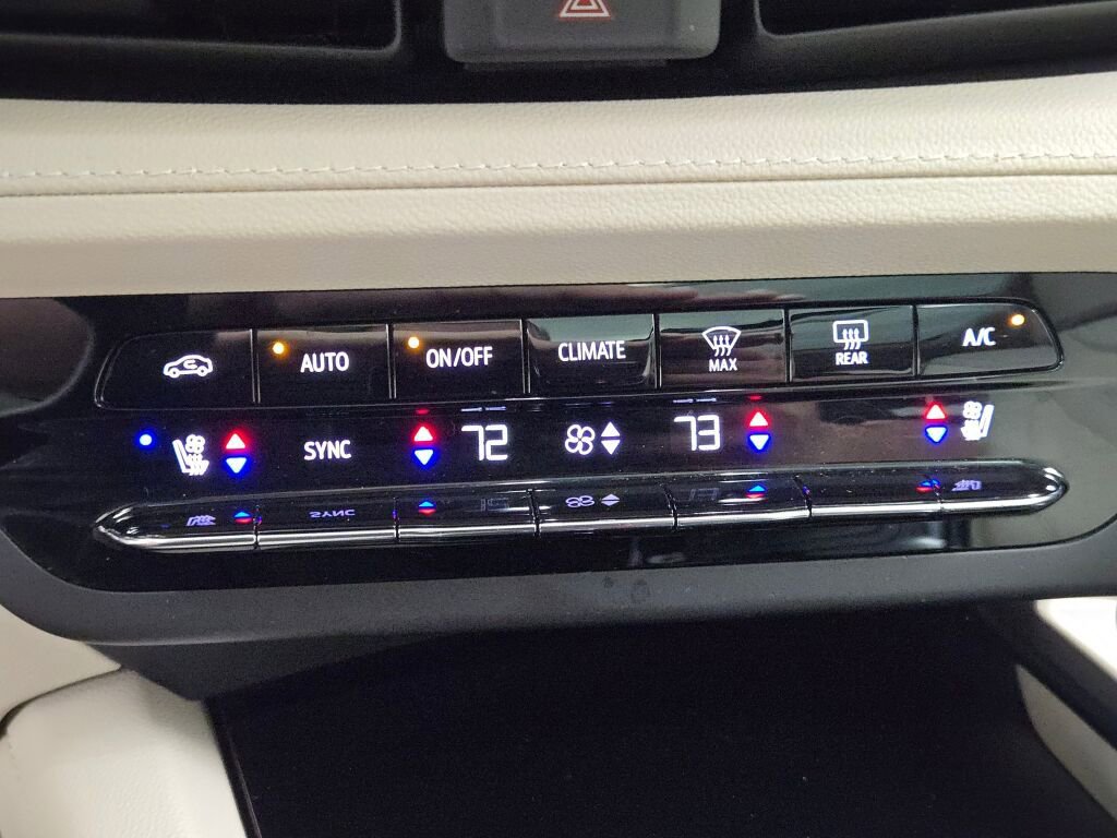 Used 2023 Buick Envision Avenir image 30