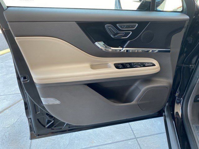 Used 2023 Lincoln Corsair Reserve image 6