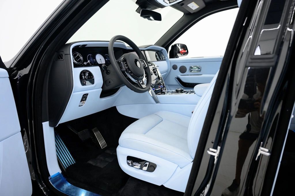 Used 2025 Rolls-Royce Cullinan image 62