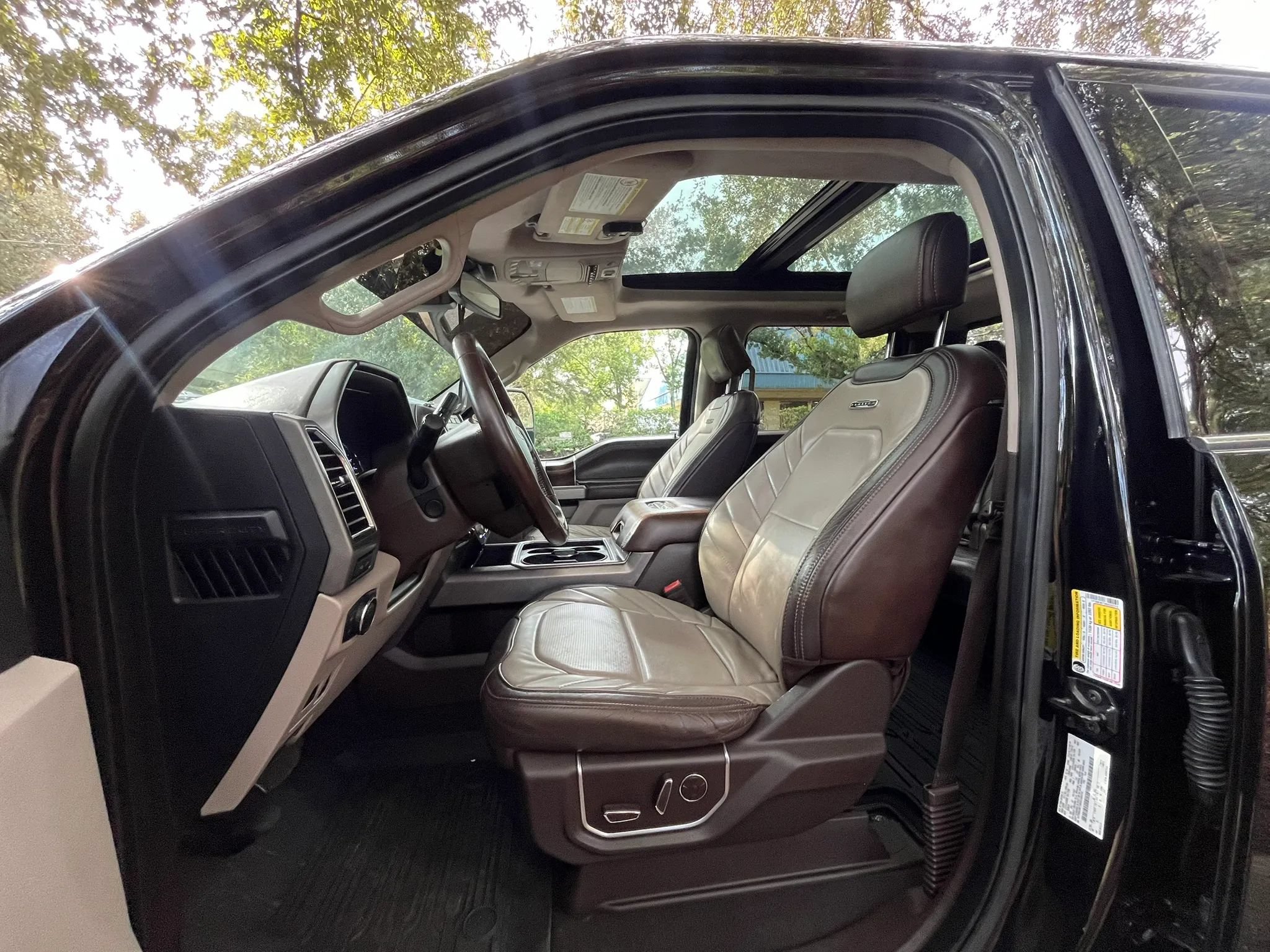Used 2019 Ford F350 Limited AWD/4WD image 18