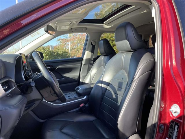 Used 2022 Toyota Highlander XLE image 22