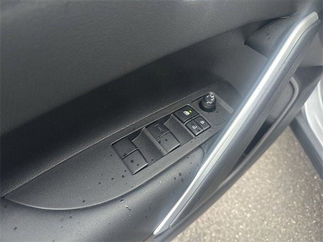 Used 2022 Toyota Corolla Cross XLE image 23