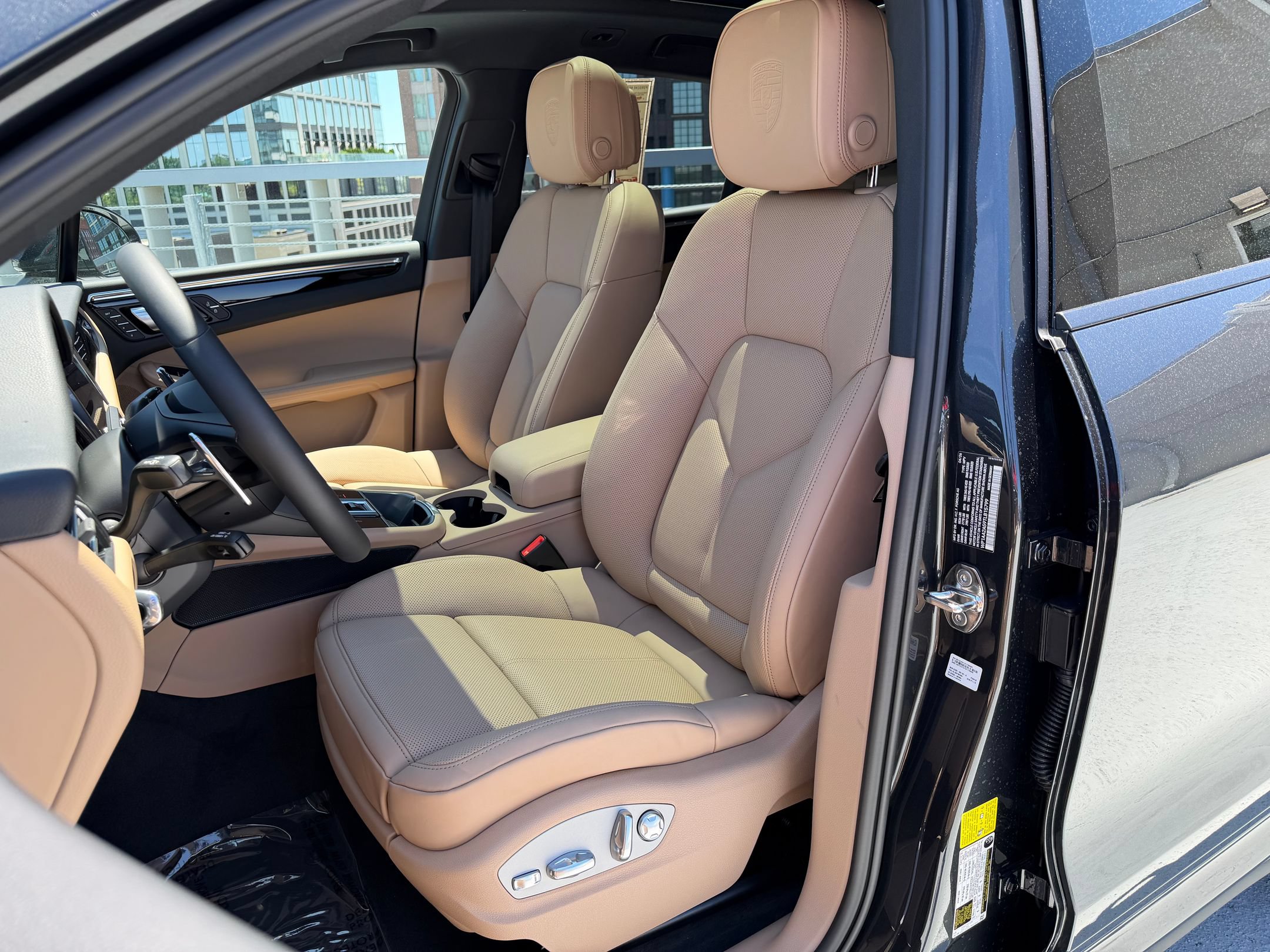 New 2026 Porsche Macan AWD/4WD image 5