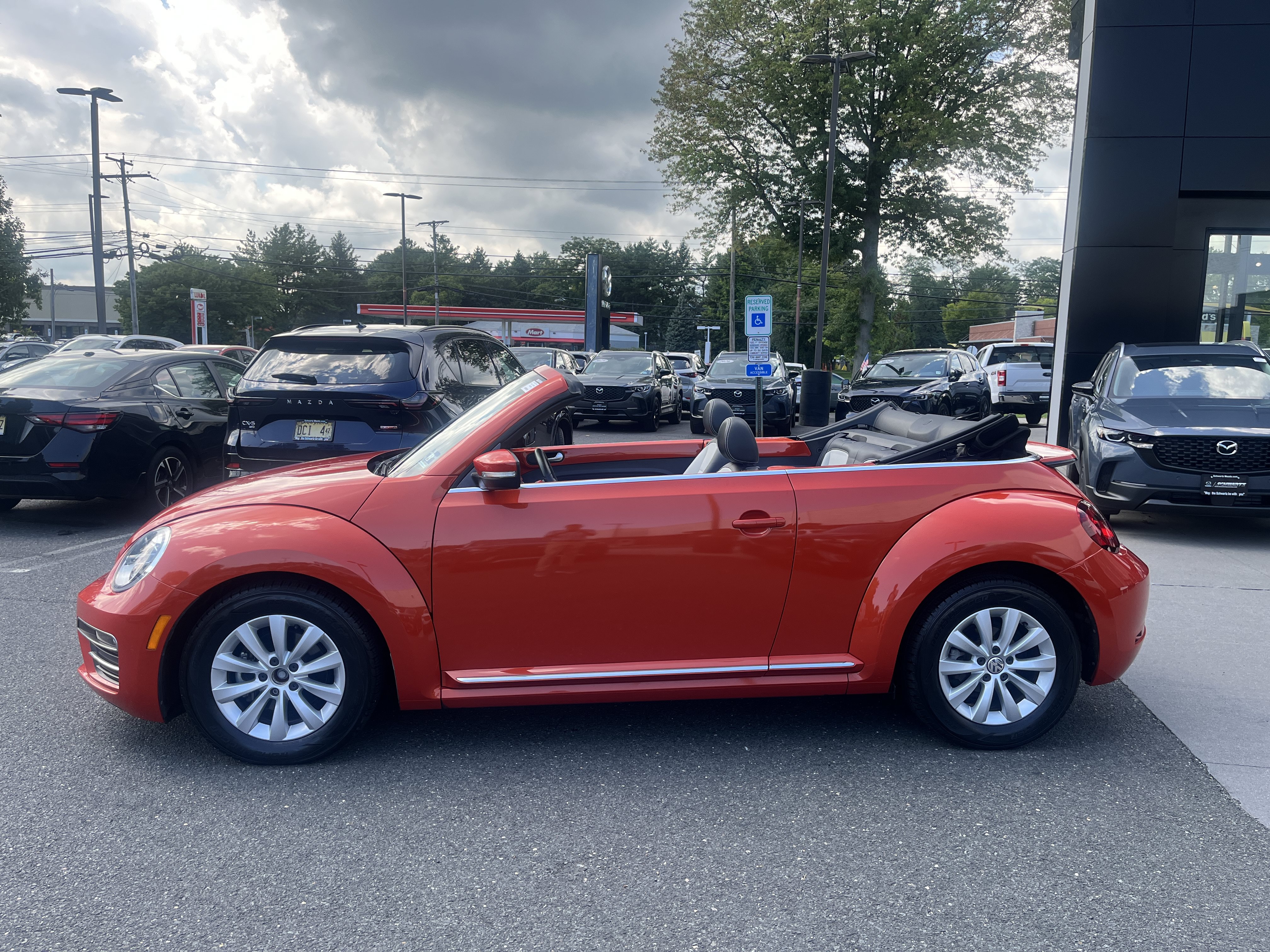 Used 2019 Volkswagen Beetle 2.0T S FWD image 3