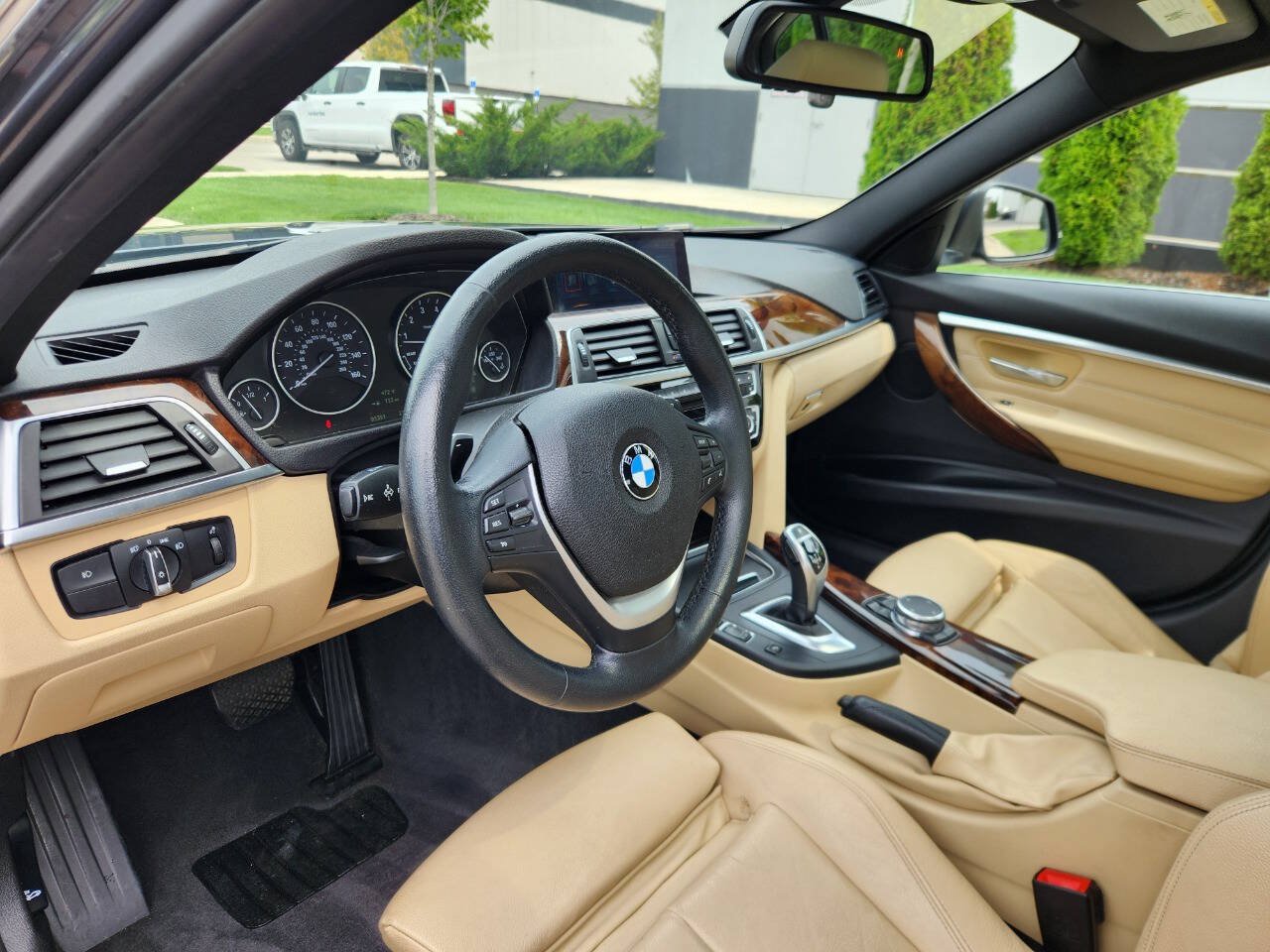 Used 2017 BMW 330i xDrive Sedan AWD/4WD image 11