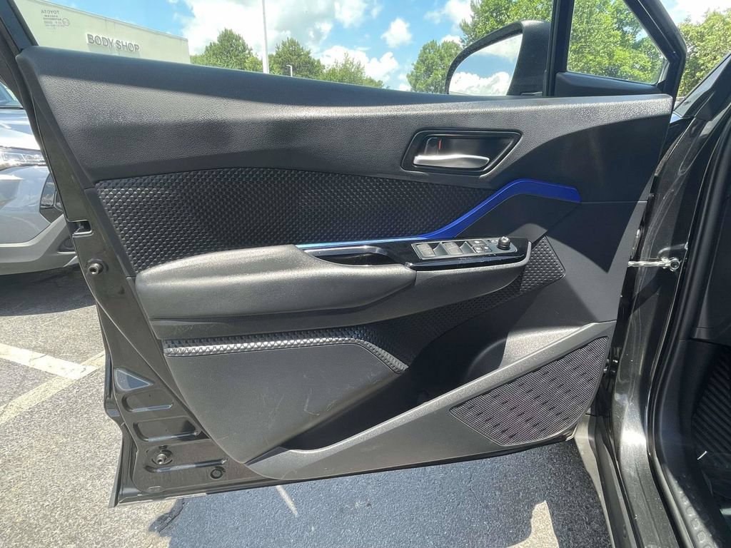 Used 2022 Toyota C-HR XLE FWD image 21