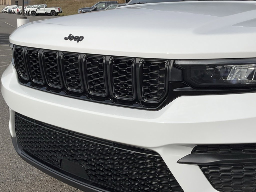 Used 2023 Jeep Grand Cherokee Altitude image 24