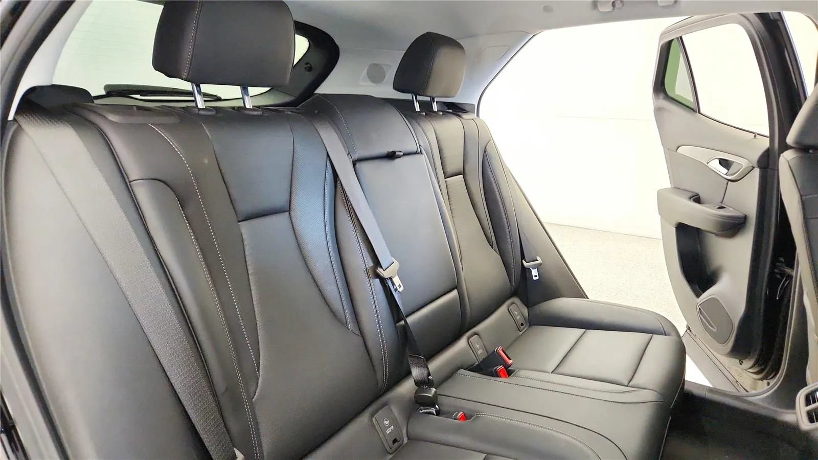 Used 2024 Buick Envision Preferred AWD/4WD image 31