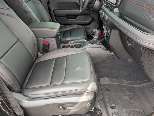 Used 2026 Jeep Wrangler Unlimited Rubicon AWD/4WD image 30