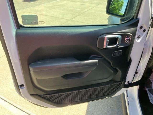 Used 2023 Jeep Wrangler Unlimited w/ Cold Weather Group AWD/4WD image 9