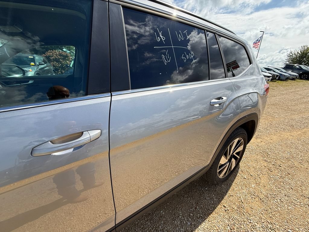 Used 2025 Volkswagen Atlas SE AWD/4WD image 35