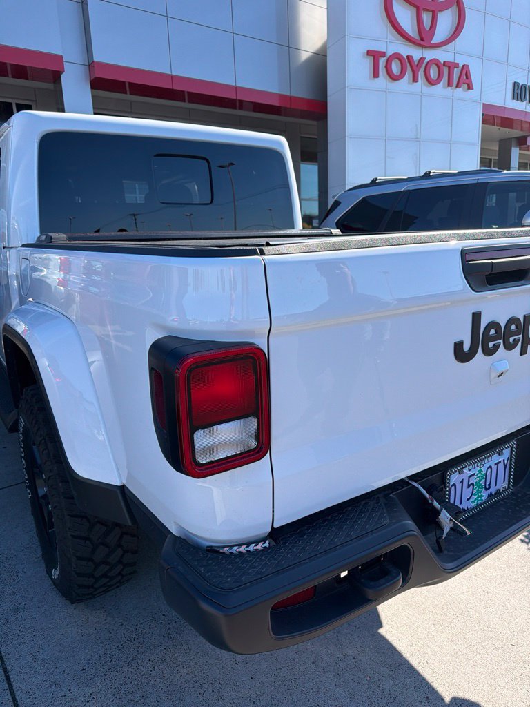Used 2025 Jeep Gladiator Sport AWD/4WD image 6