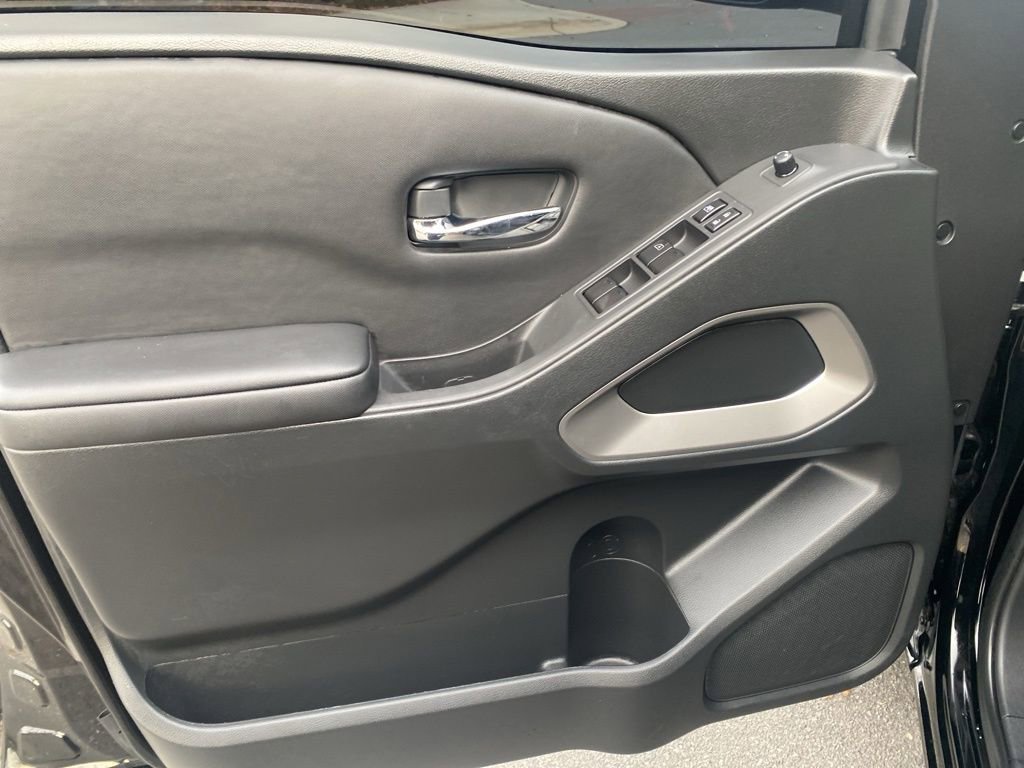 Used 2023 Nissan Frontier SV image 13