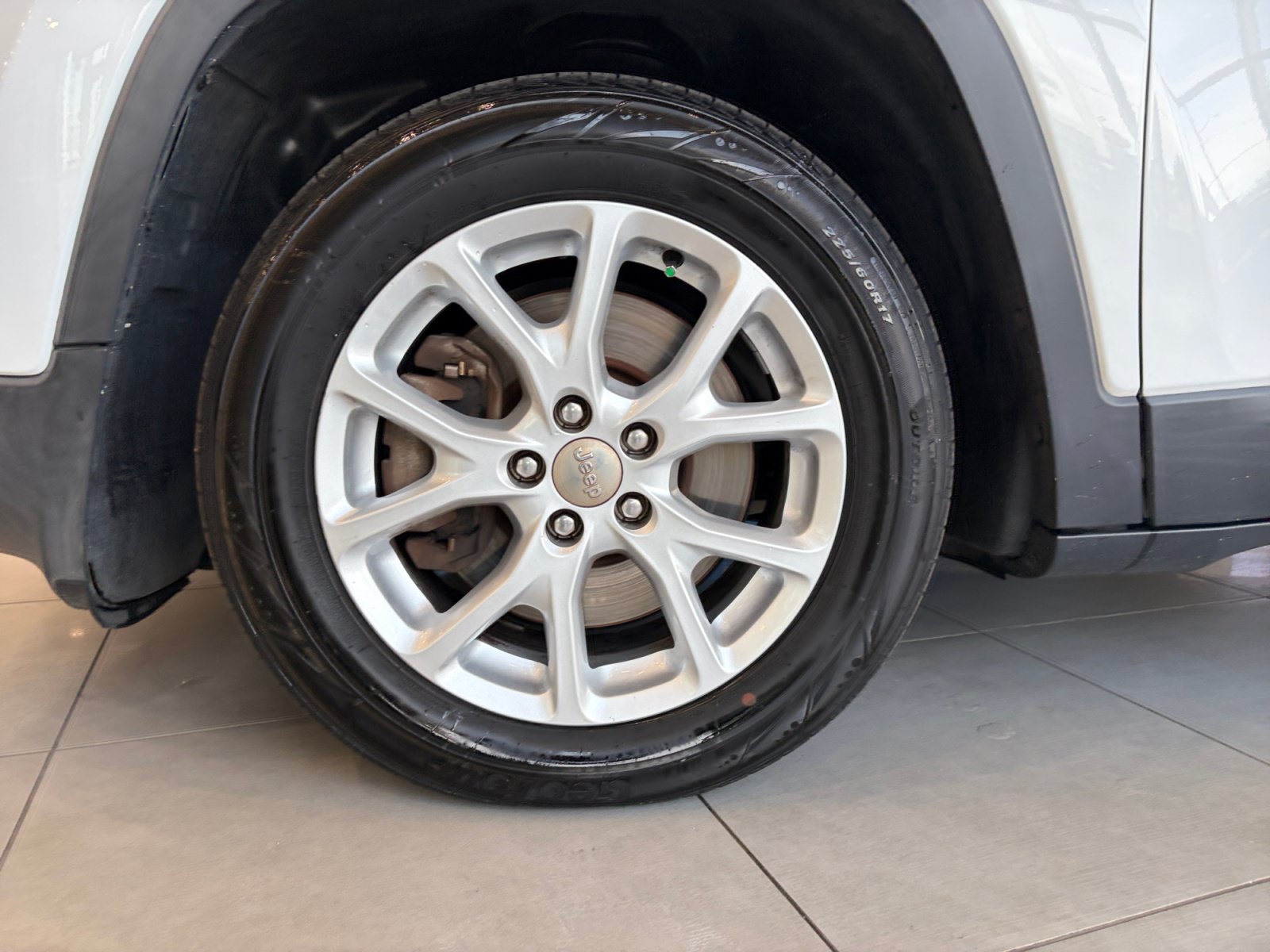 Used 2015 Jeep Cherokee Latitude FWD image 11