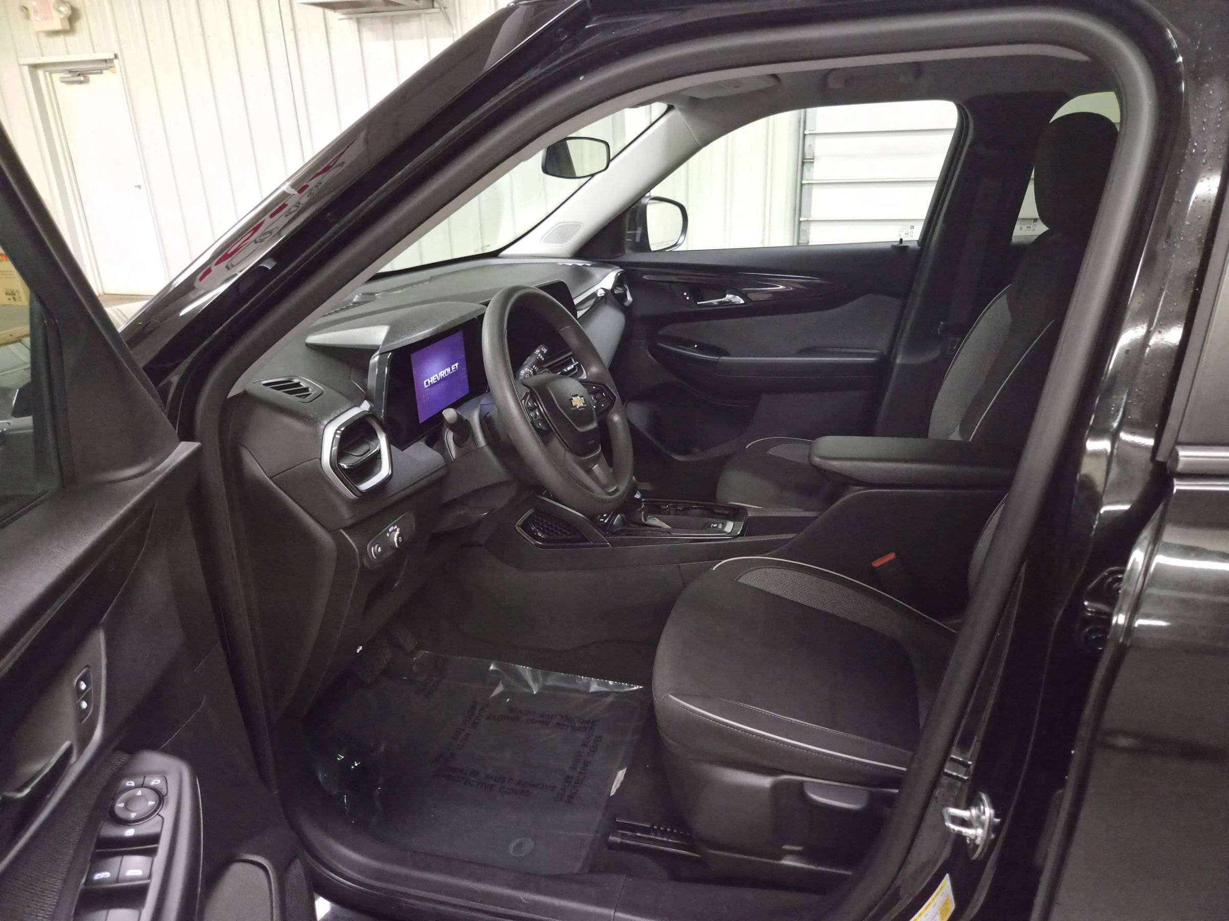 Used 2025 Chevrolet TrailBlazer LT AWD/4WD image 14