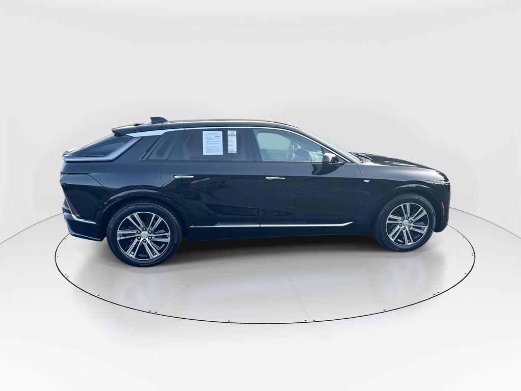 Used 2024 Cadillac Lyriq Luxury AWD/4WD image 9