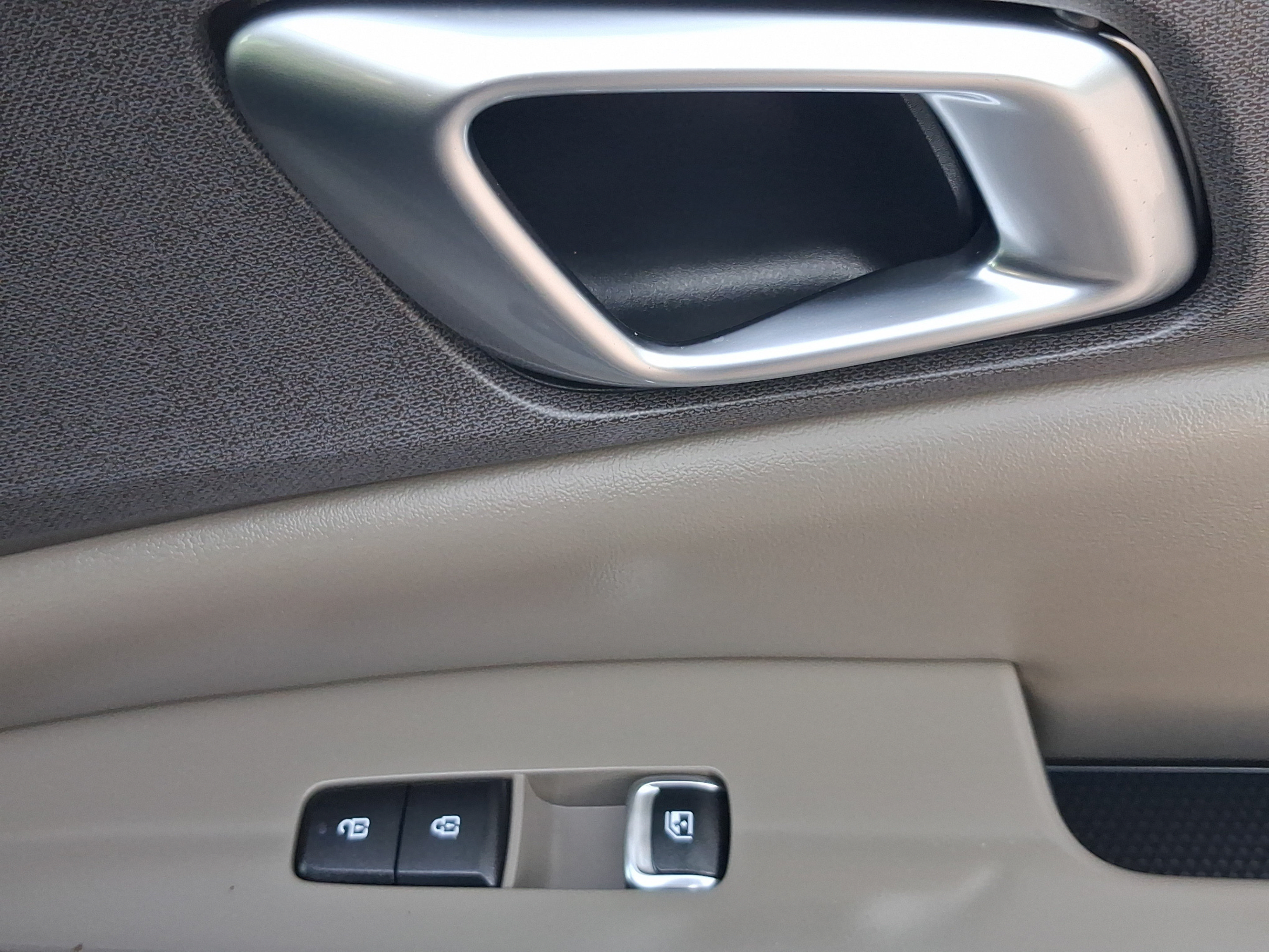 Used 2025 Kia Carnival EX FWD image 32