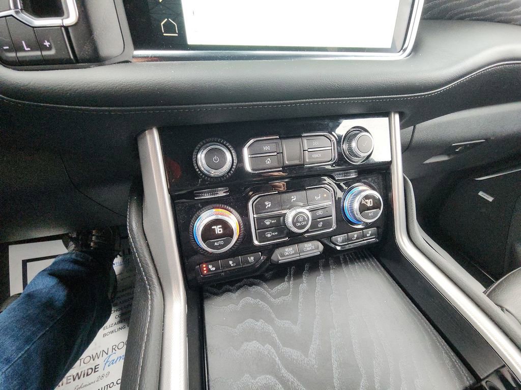 Used 2024 GMC Yukon XL Denali w/ Advanced Technology Package AWD/4WD image 19