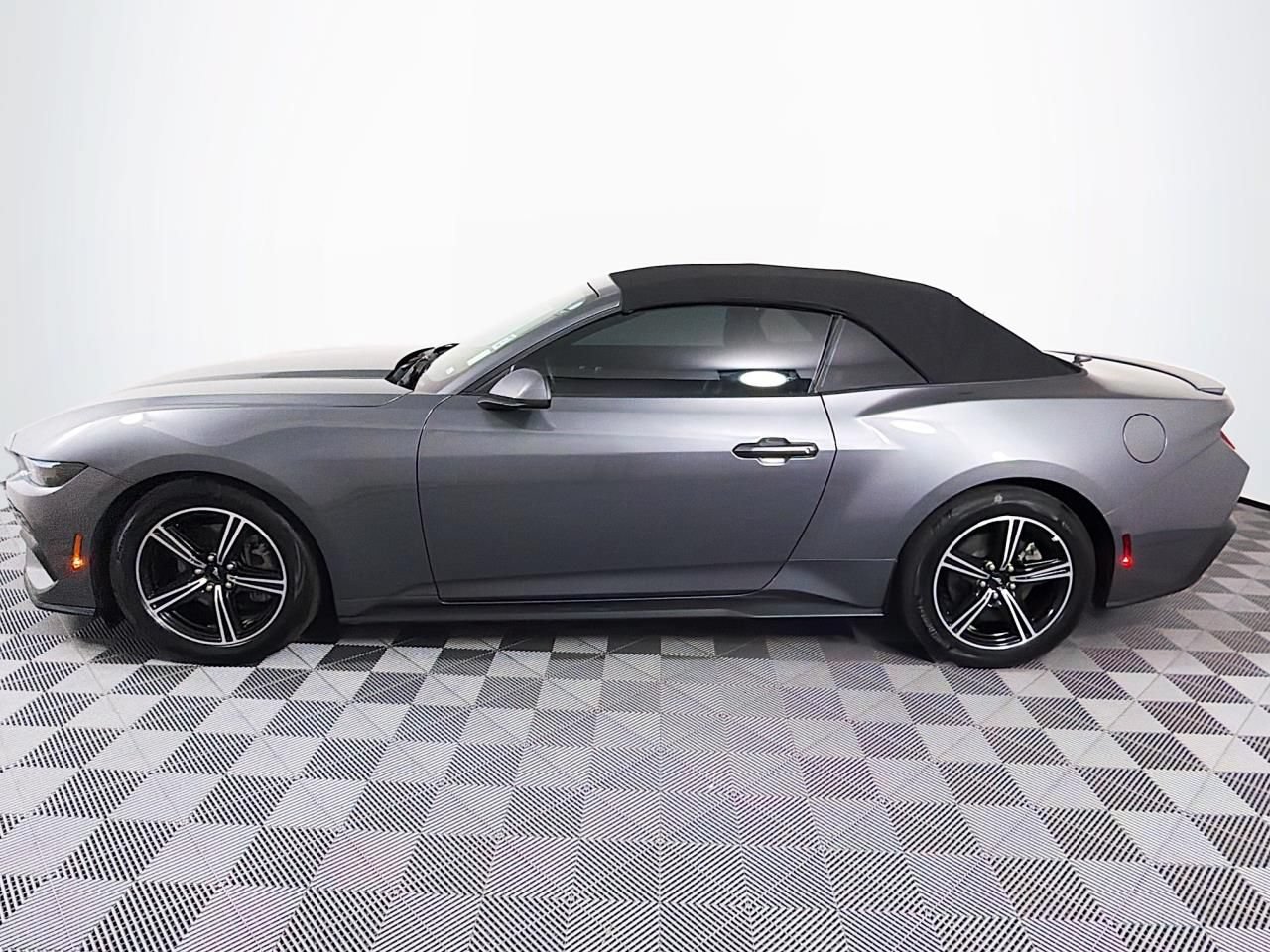 Used 2025 Ford Mustang Premium RWD image 7