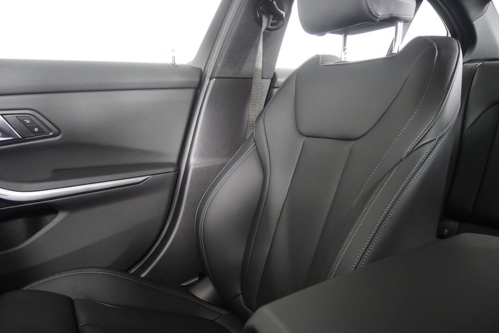 Certified 2025 BMW 330i Sedan image 25