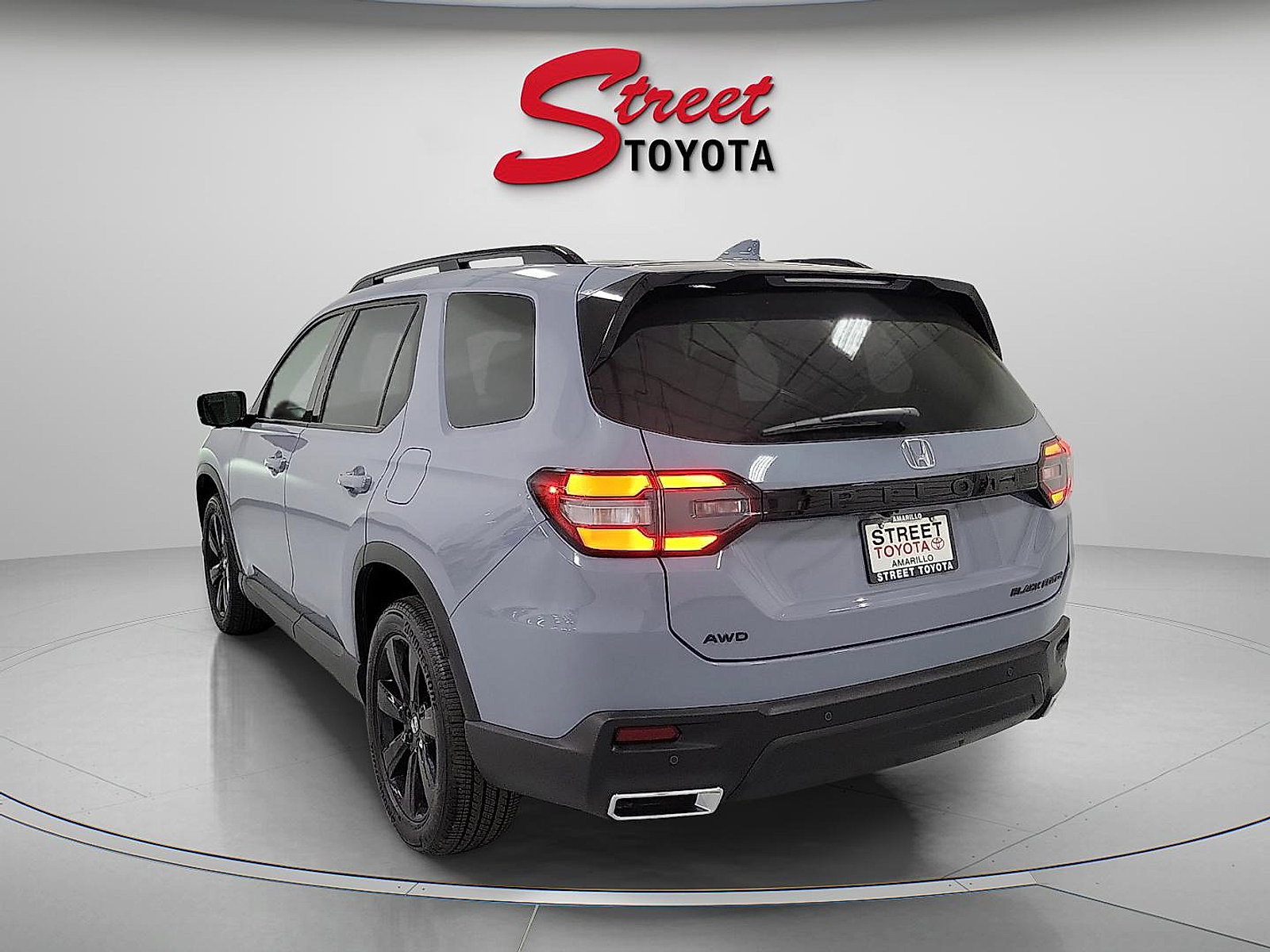 Used 2025 Honda Pilot Black Edition image 2