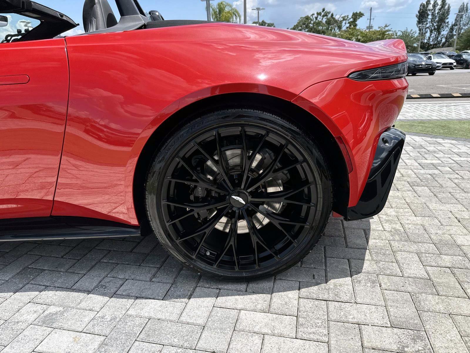Used 2022 Aston Martin V8 Vantage Roadster RWD image 11