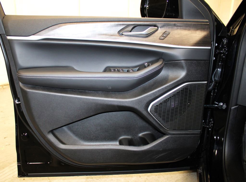 New 2026 Jeep Grand Cherokee Limited w/ Limited Altitude Package image 26
