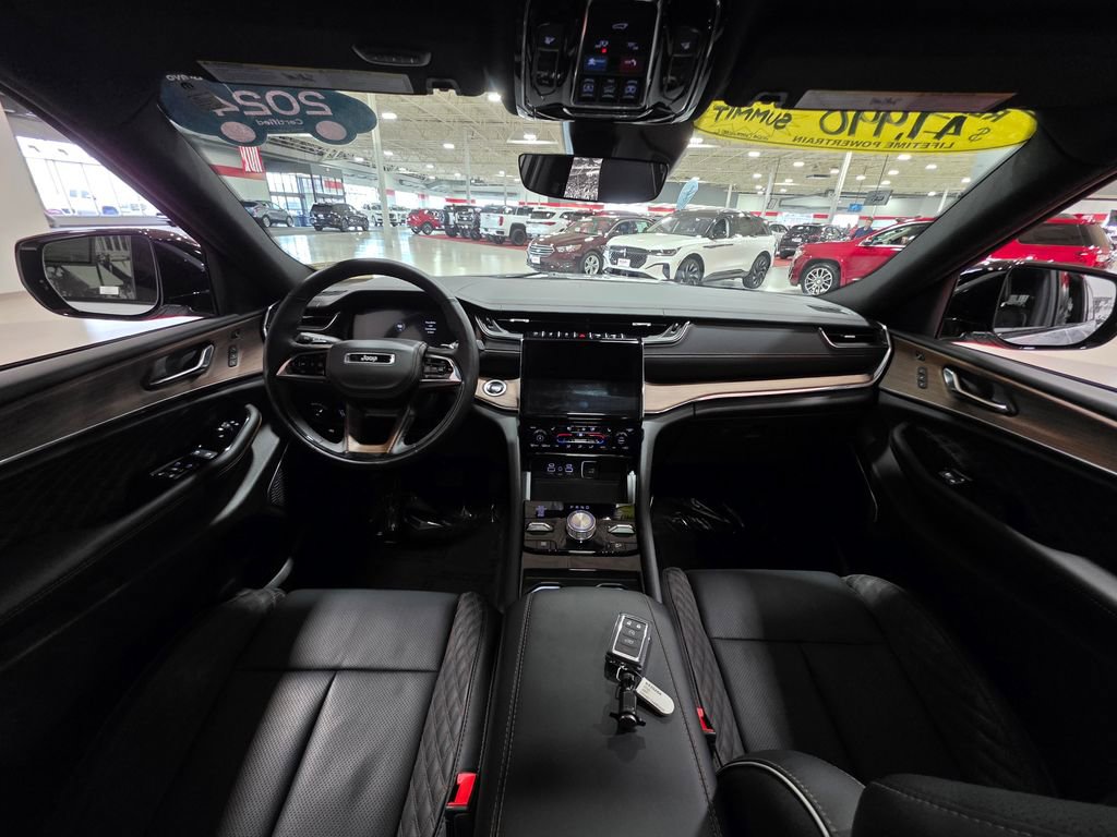 Used 2024 Jeep Grand Cherokee L Summit w/ Luxury Tech Group V image 19