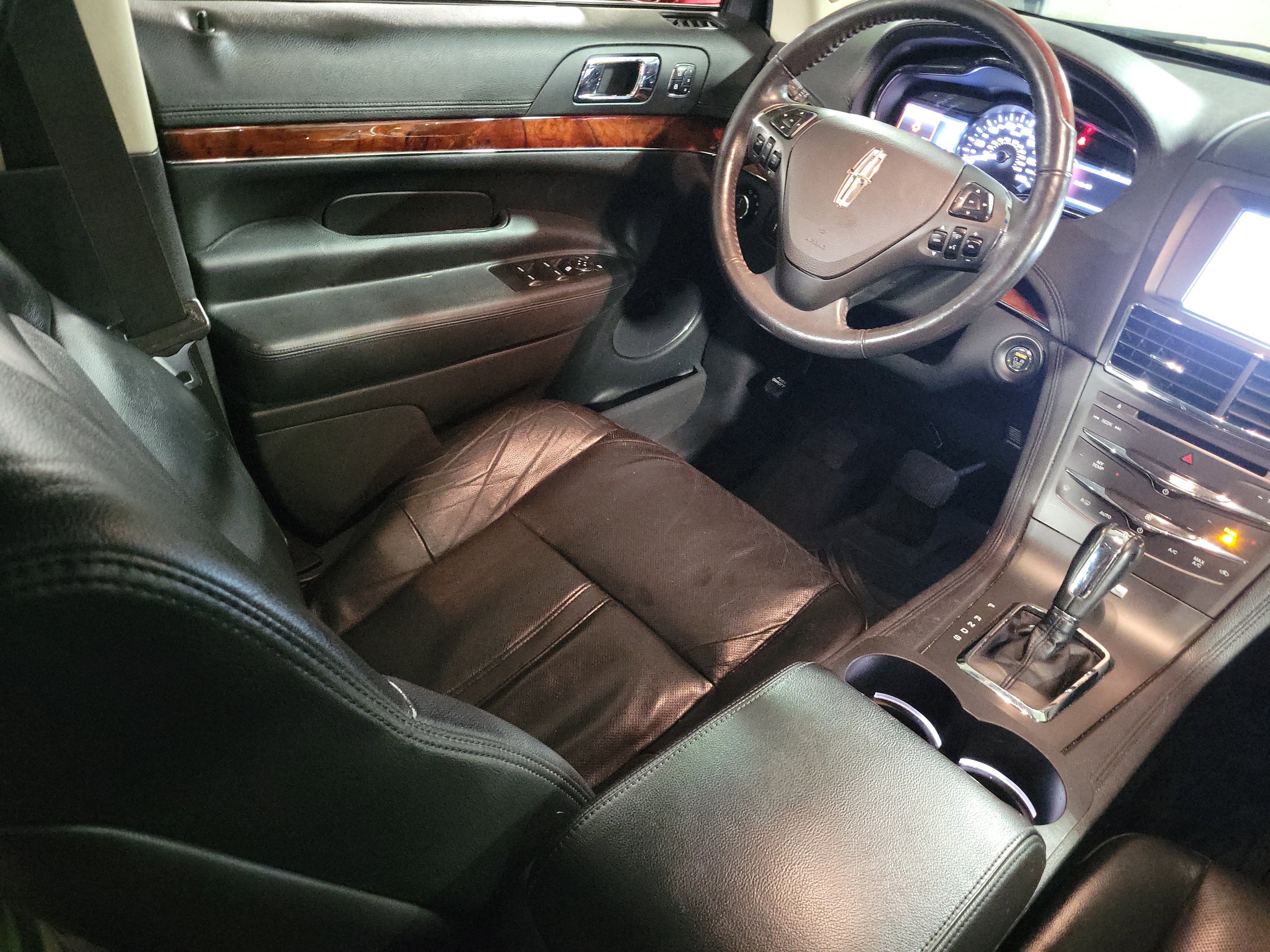 Used 2015 Lincoln MKT AWD w/ Equipment Group 201A image 19