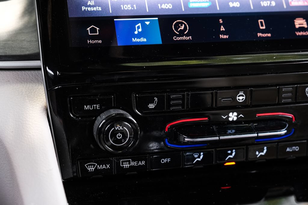 Used 2023 Jeep Grand Cherokee Limited RWD image 32