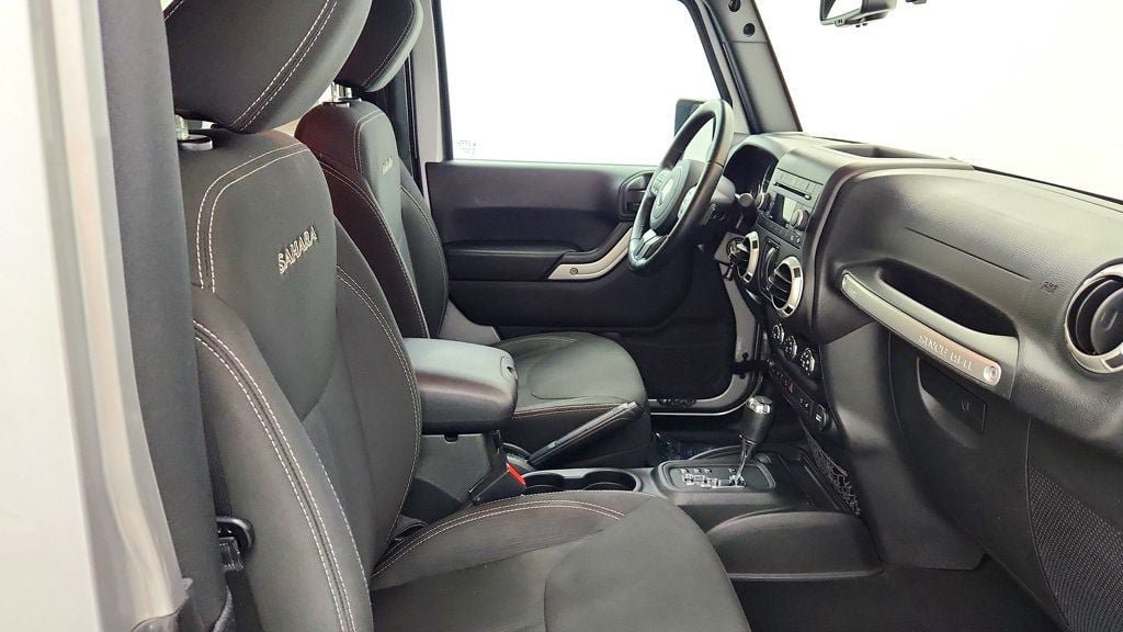 Used 2016 Jeep Wrangler Sahara w/ Connectivity Group AWD/4WD image 22