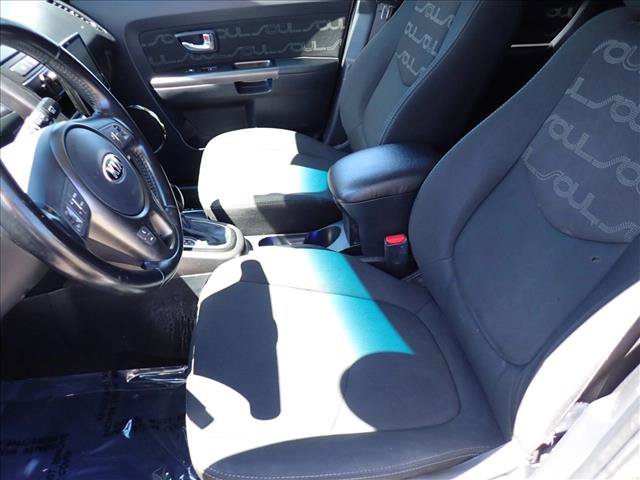 Used 2013 Kia Soul + FWD image 11