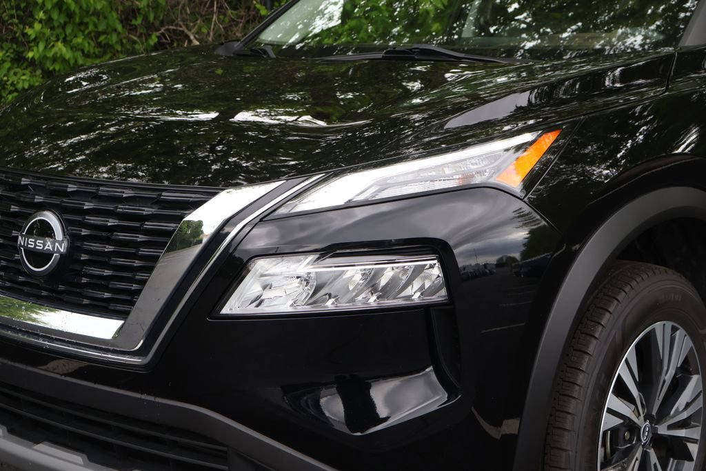 Used 2023 Nissan Rogue SV AWD/4WD image 3
