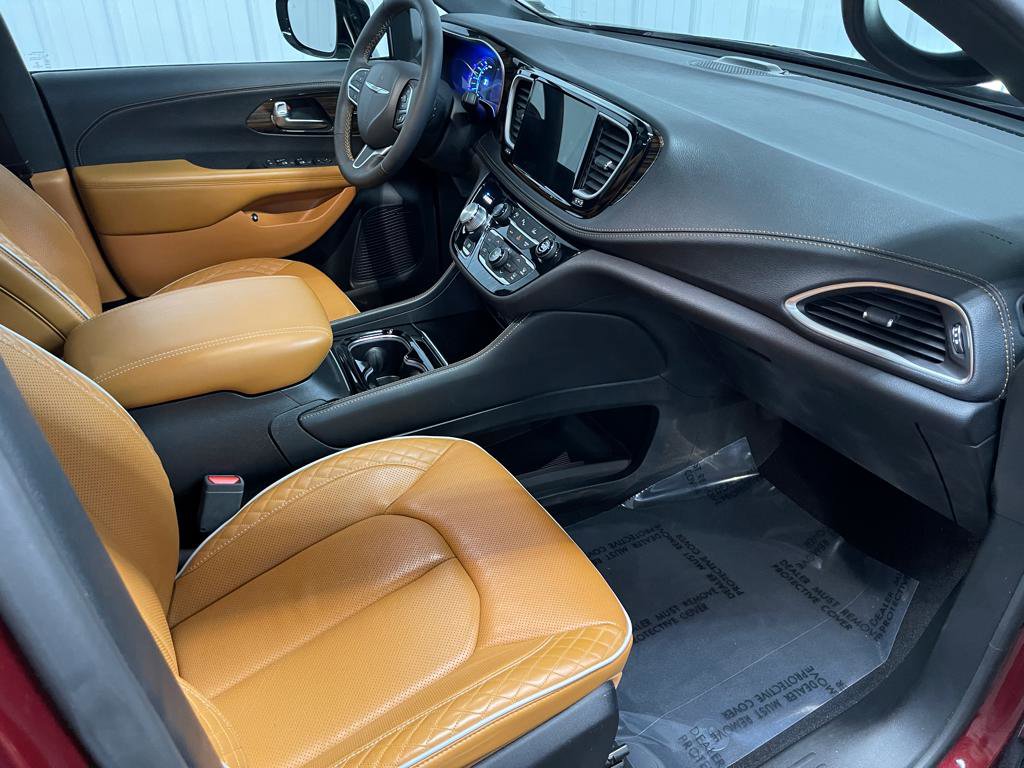 Used 2023 Chrysler Pacifica Pinnacle FWD image 23