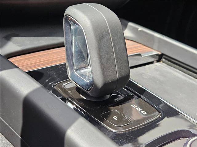 Used 2022 Volvo XC60 B5 Momentum w/ Advanced Package FWD image 13