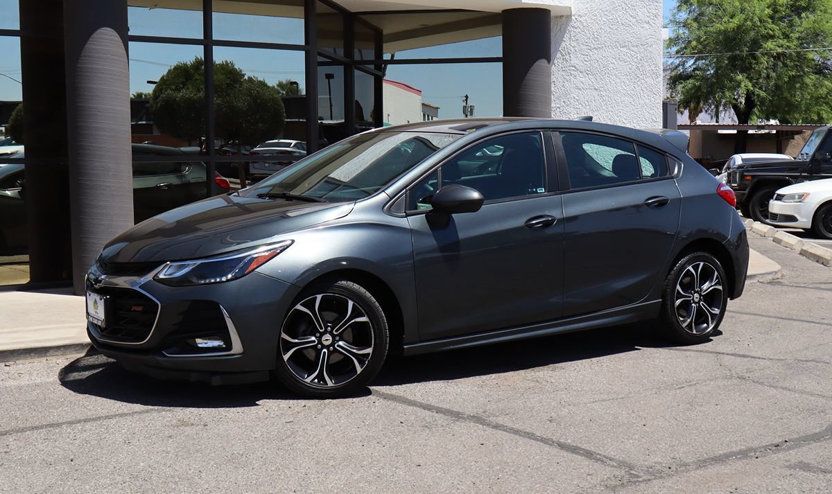 Used 2019 Chevrolet Cruze LT w/ Convenience Package FWD image 3