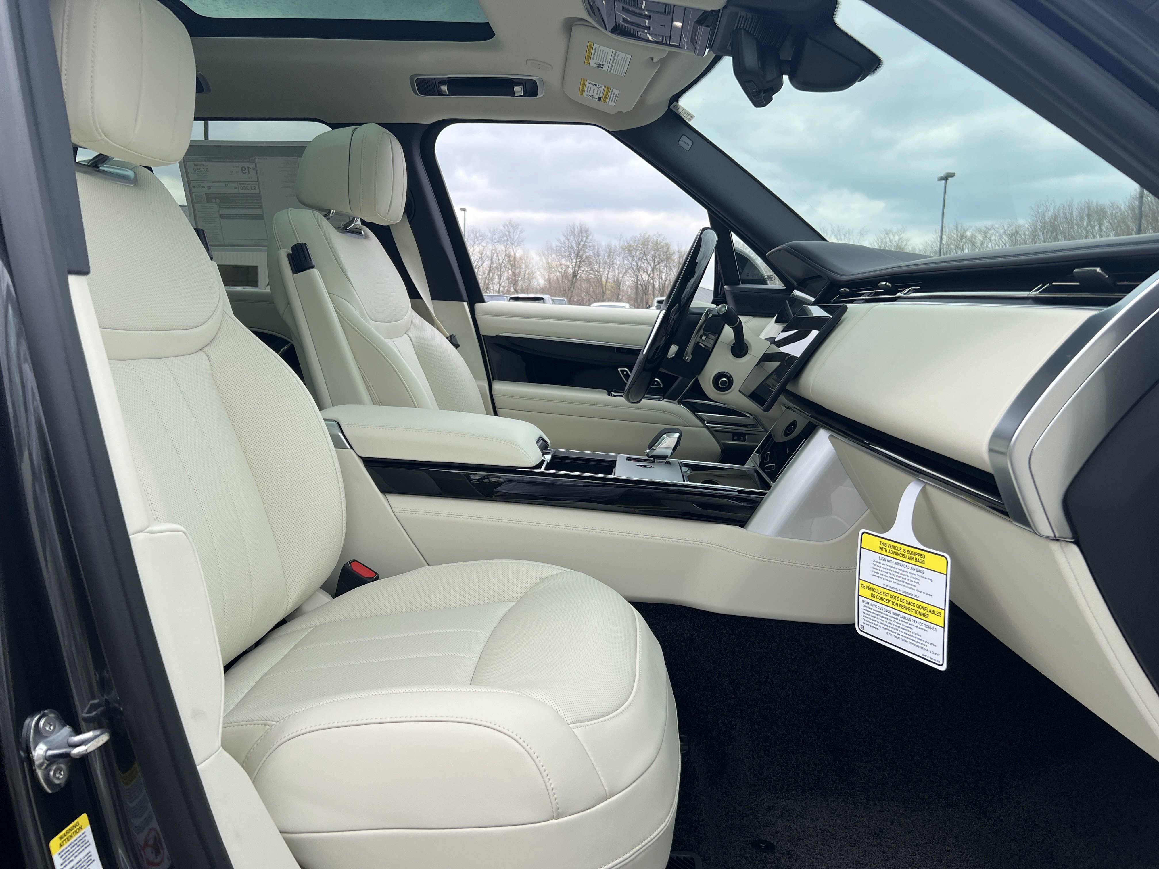 New 2025 Land Rover Range Rover SE image 24