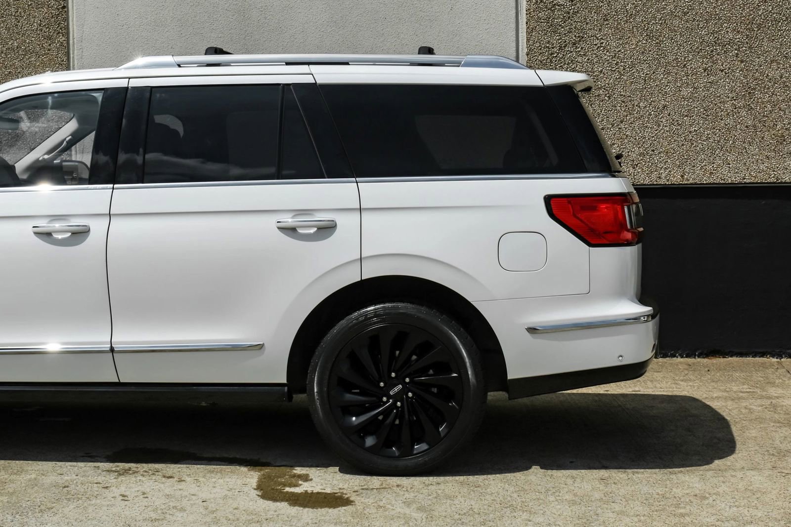 Used 2020 Lincoln Navigator Black Label w/ Cargo Convenience Package AWD/4WD image 17