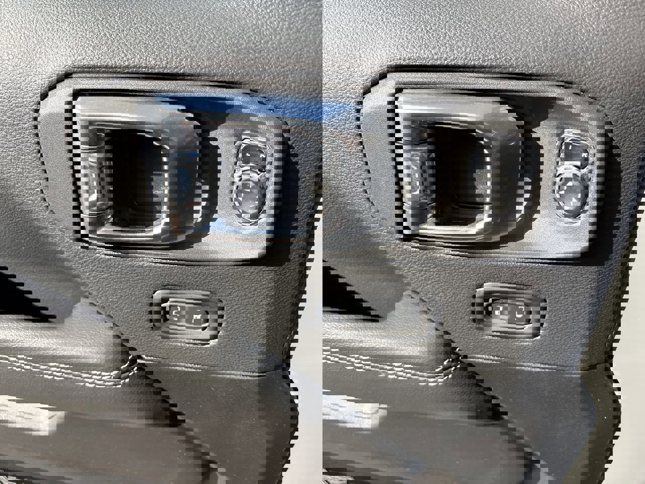 Used 2023 Jeep Wrangler Sahara w/ Cold Weather Group image 18