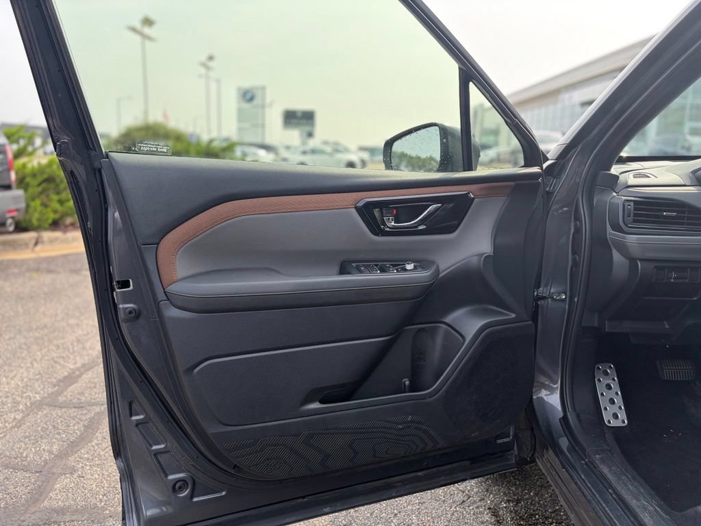 Used 2025 Subaru Forester Sport AWD/4WD image 17