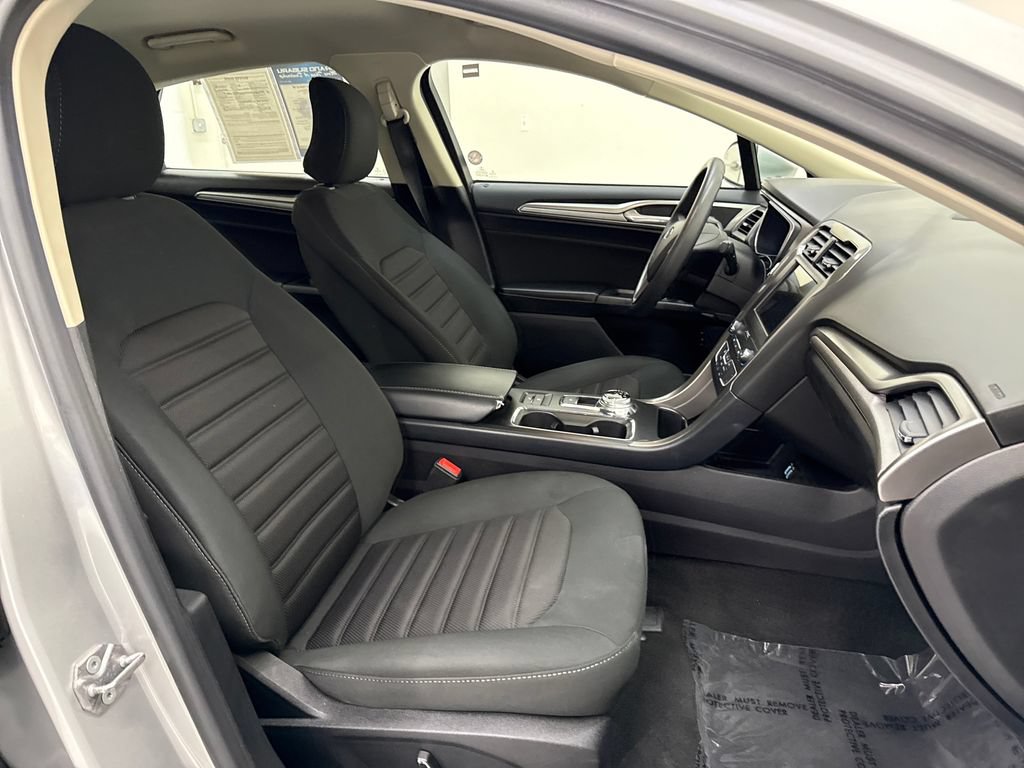 Used 2019 Ford Fusion SE FWD image 22