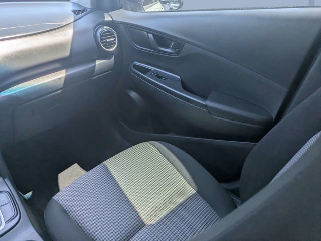 Used 2019 Hyundai Kona SE FWD image 16