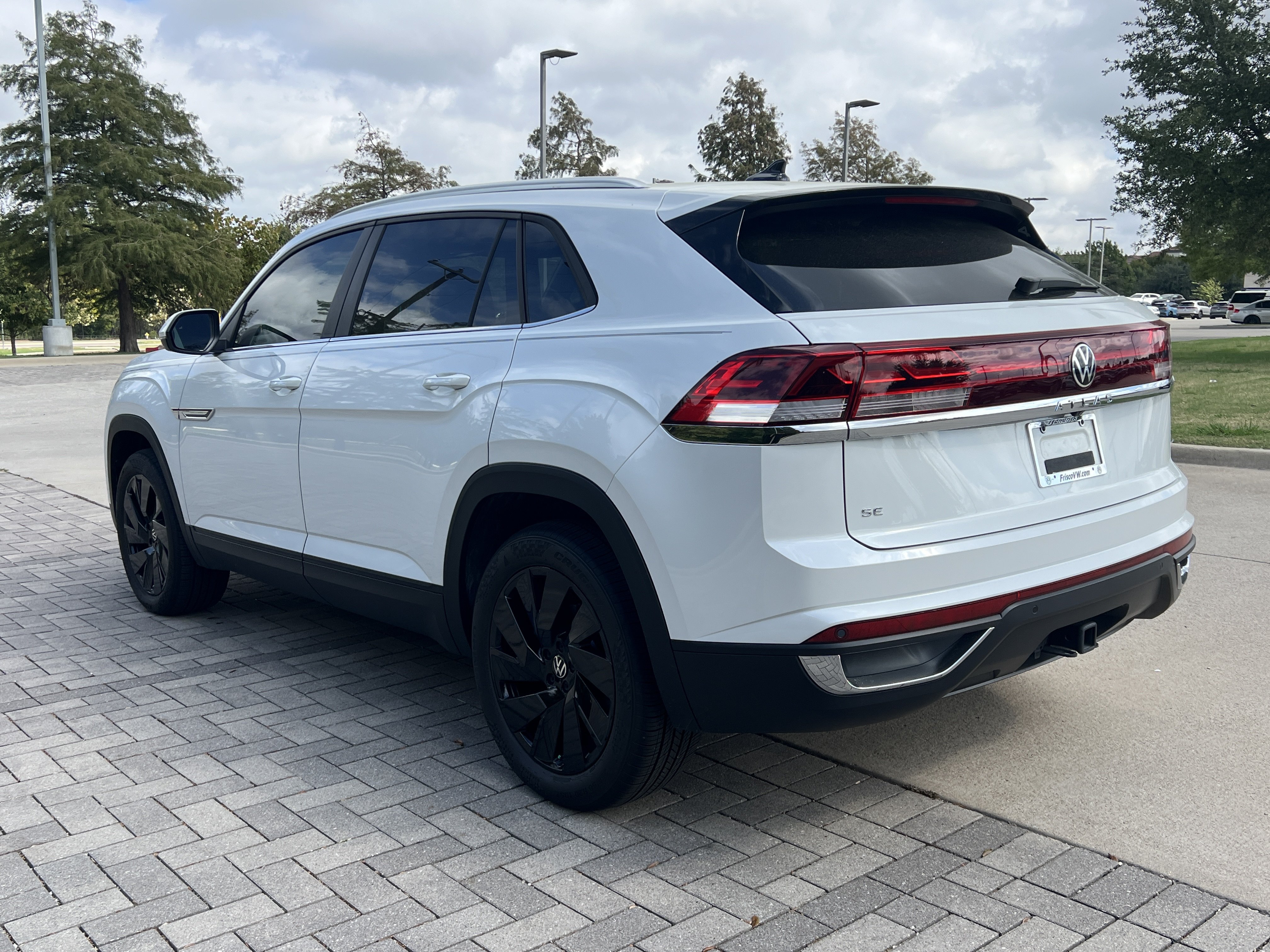 Certified 2026 Volkswagen Atlas Cross Sport SE FWD image 7