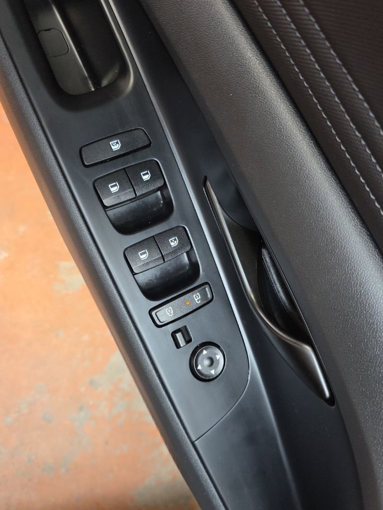 Certified 2025 Hyundai Elantra Sport image 10