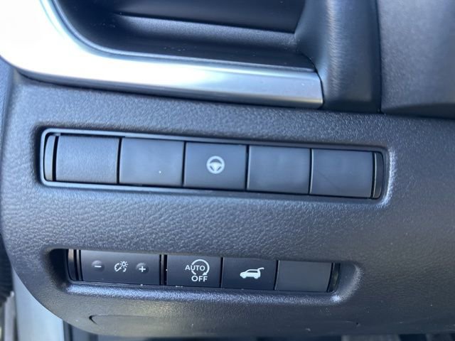 Used 2024 Nissan Rogue SV image 24